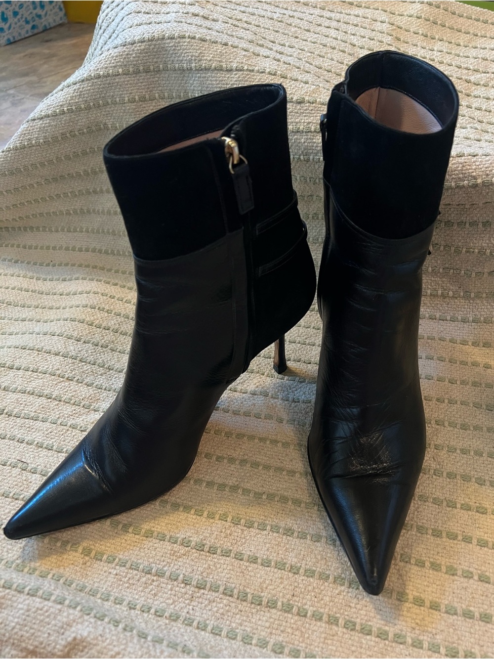 Oscar de la Renta Black Pointed Toe Stiletto Ankle Boots